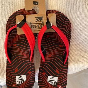 Reef Kids’ flip flops